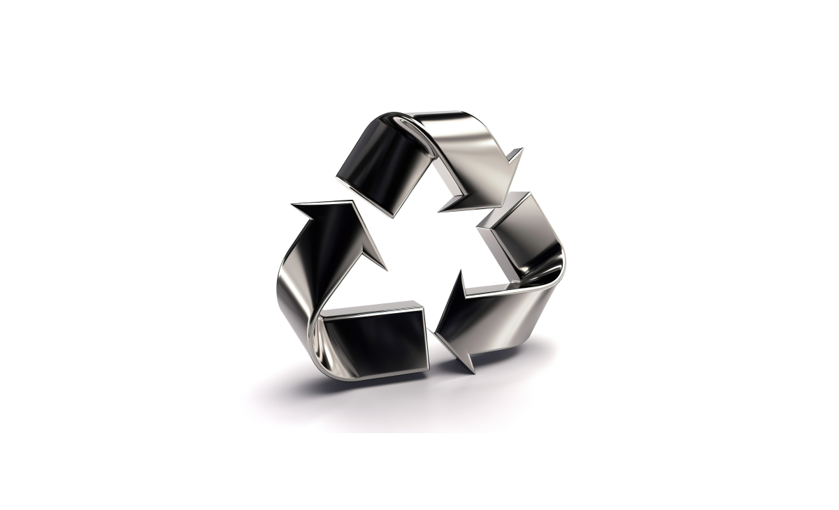 Digital image of the three-arrow recycling symbol with the arrows a metallic silver color.